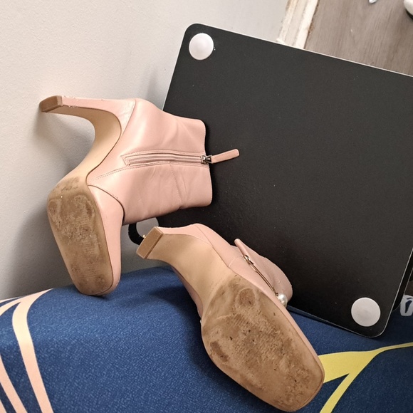 NINE WEST BOOTIES - Picture 6 of 8